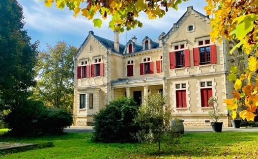 Castillo en Bazas, Nueva Aquitania, Francia 1