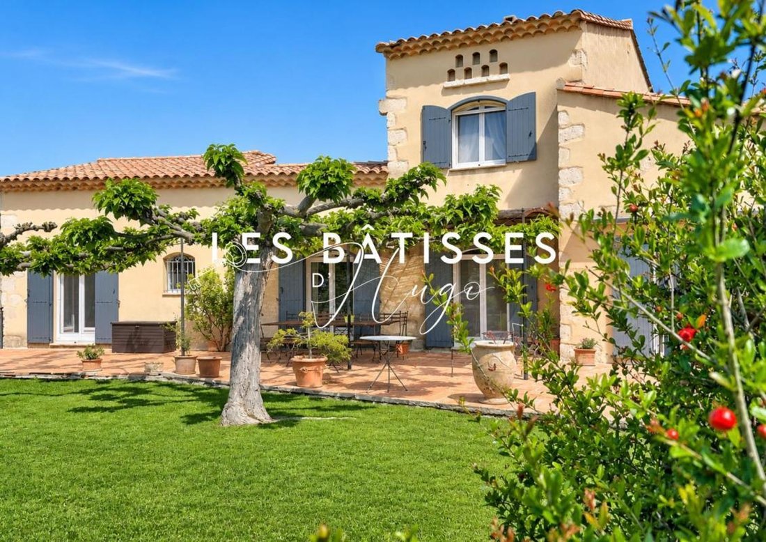 Casa en Fontvieille, Provenza-Alpes-Costa Azul, Francia 1 - 18882150