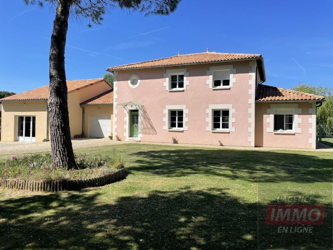 Casa en Nouaillé-Maupertuis, Nueva Aquitania, Francia 1 - 18883417
