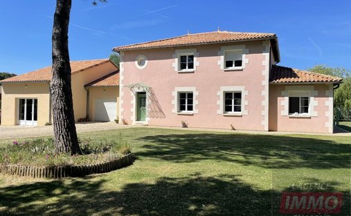 Casa en Nouaillé-Maupertuis, Nueva Aquitania, Francia 1