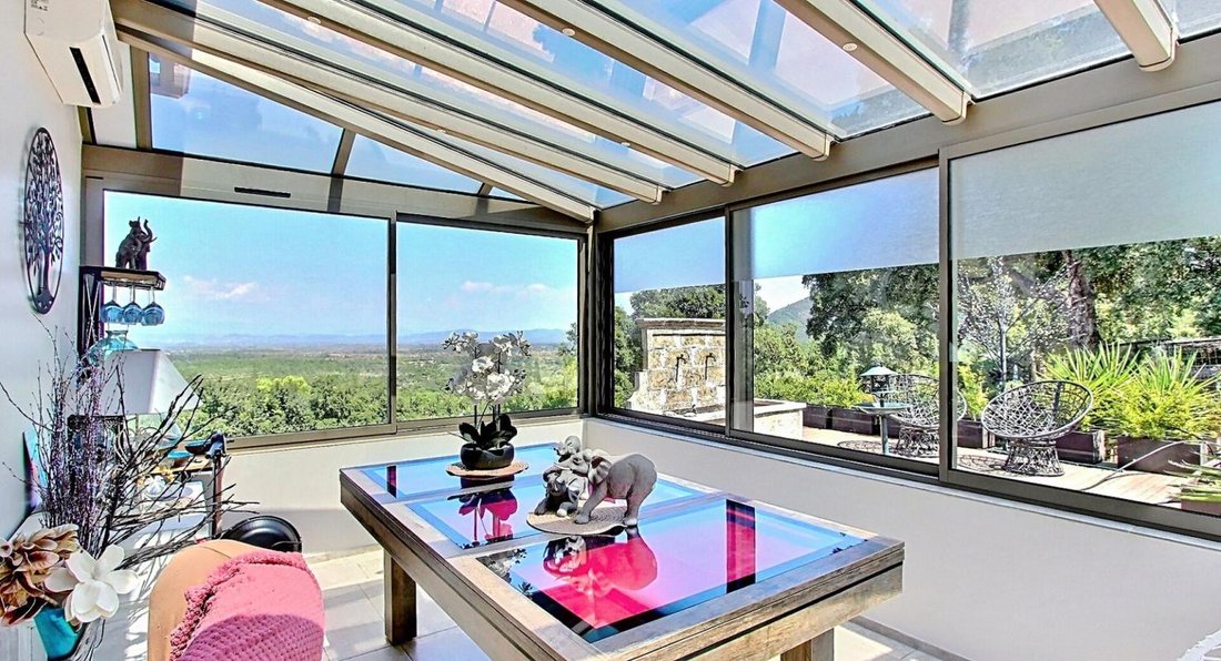 Villa in Les Mayons, Provence-Alpes-Côte d'Azur, France 1 - 18882576