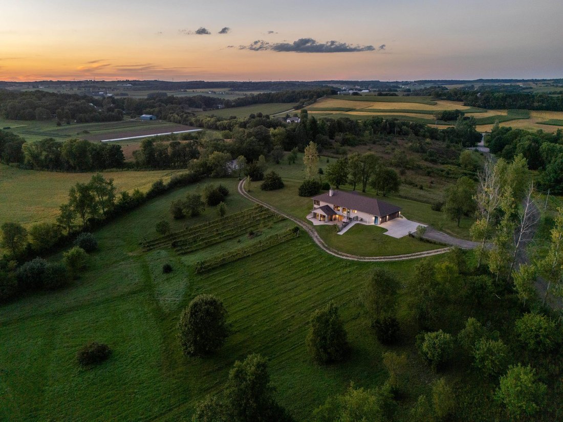 House in Mount Horeb, Wisconsin, United States 1 - 18879094
