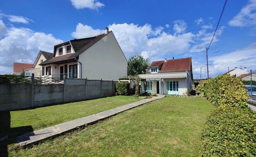 House in Les Clayes-sous-Bois, Ile-de-France, France 1
