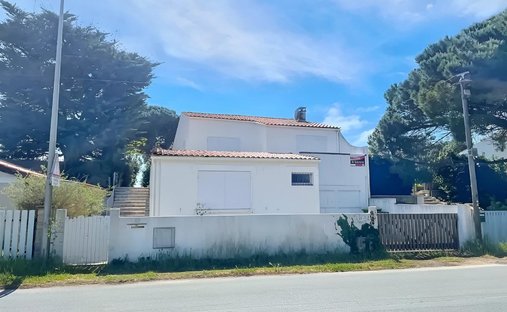 House in Saint-Georges-d'Oleron, Nouvelle-Aquitaine, France 1