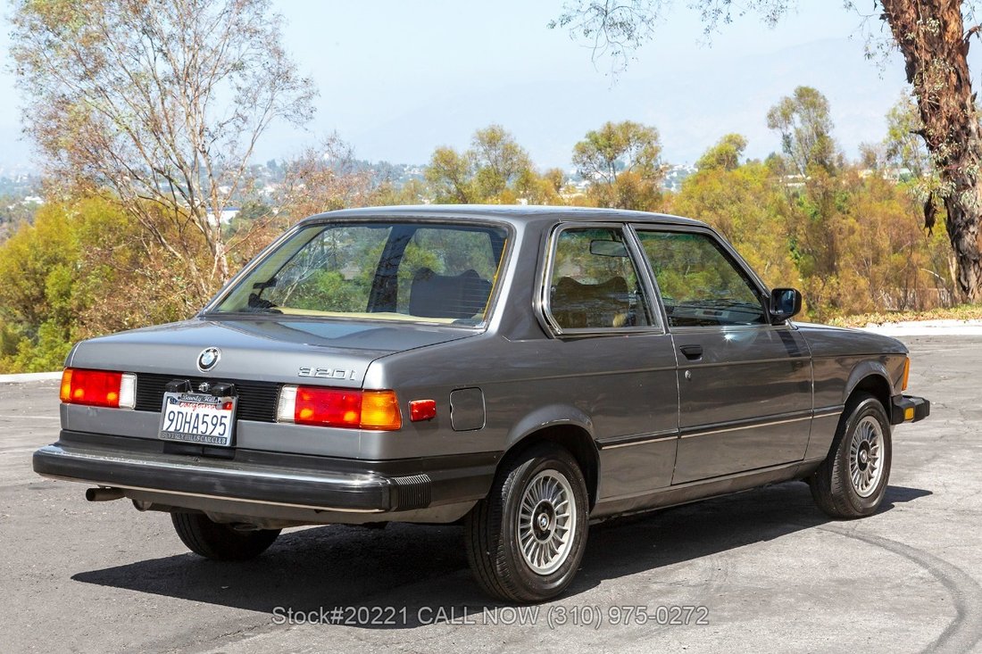 BMW 320i in Los Angeles, CA 5 - 18891371