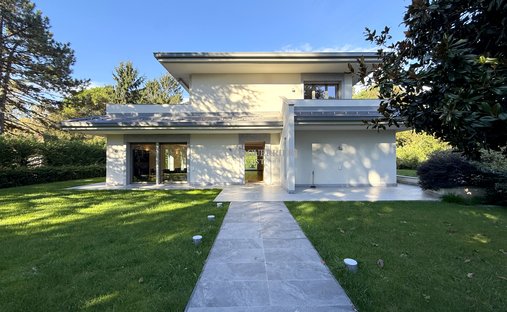 Villa in Casatenovo, Lombardy, Italy 1