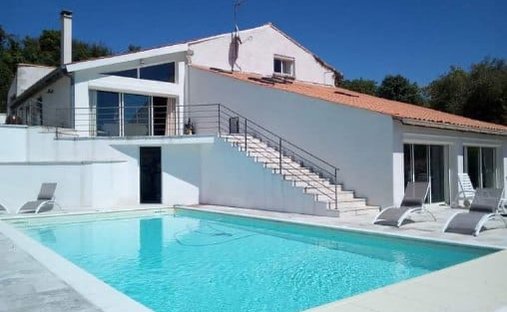 Maison à Saint-Dizant-du-Gua, Nouvelle-Aquitaine, France 1
