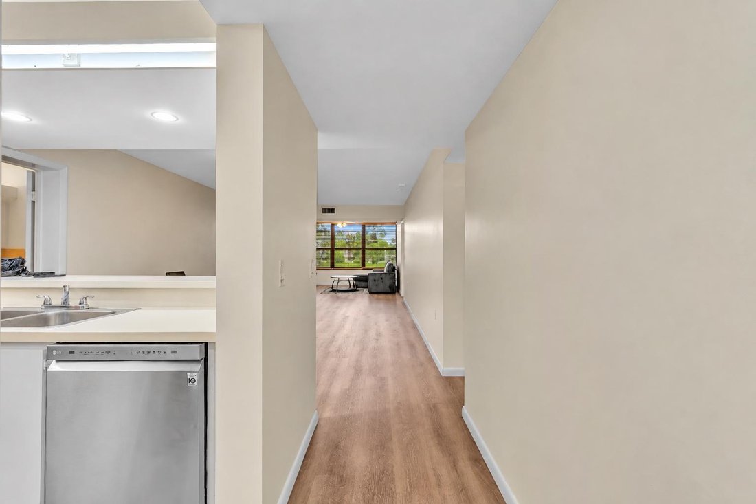 Condo in West Palm Beach, Florida, United States 5 - 18891273