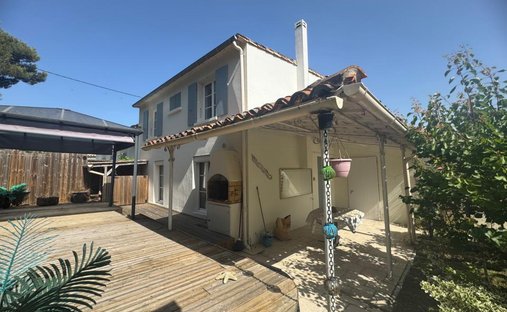 House in Meschers-sur-Gironde, Nouvelle-Aquitaine, France 1