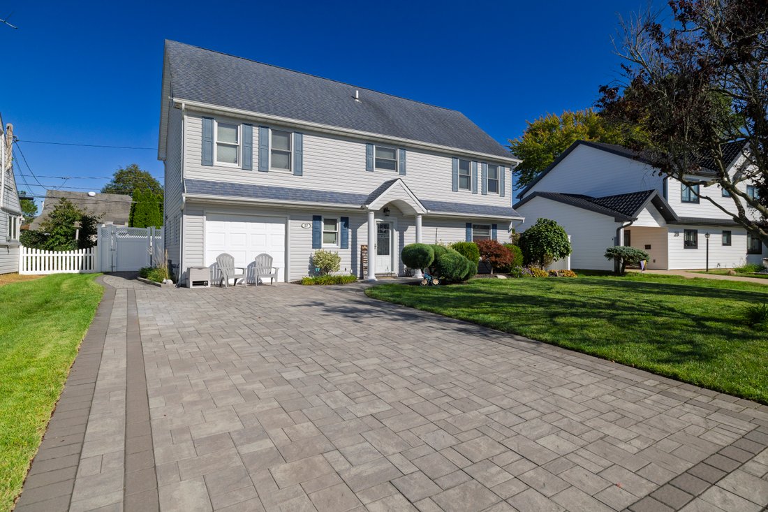 House in Wantagh, New York, United States 2 - 18878508