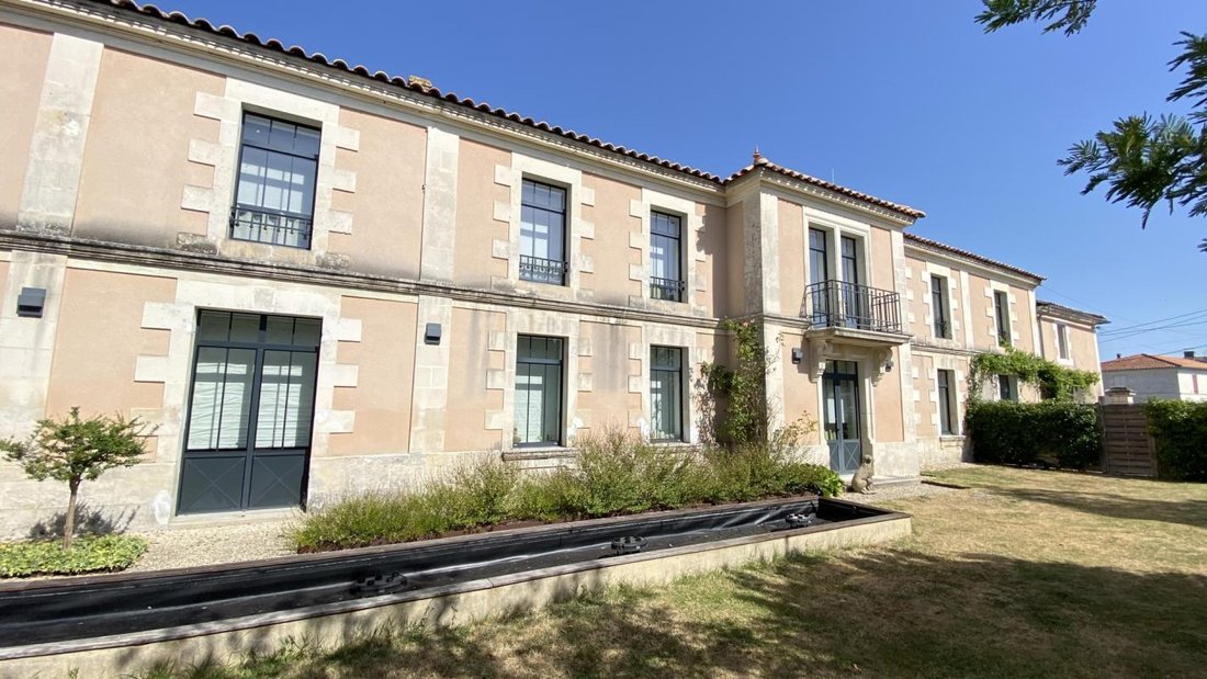 Casa a Brie-sous-Mortagne, Nuova Aquitania, Francia 1 - 18881701