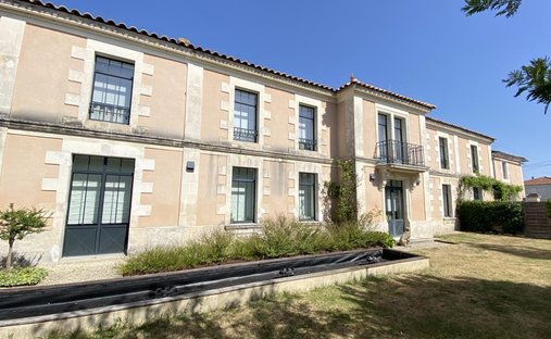 Casa a Brie-sous-Mortagne, Nuova Aquitania, Francia 1