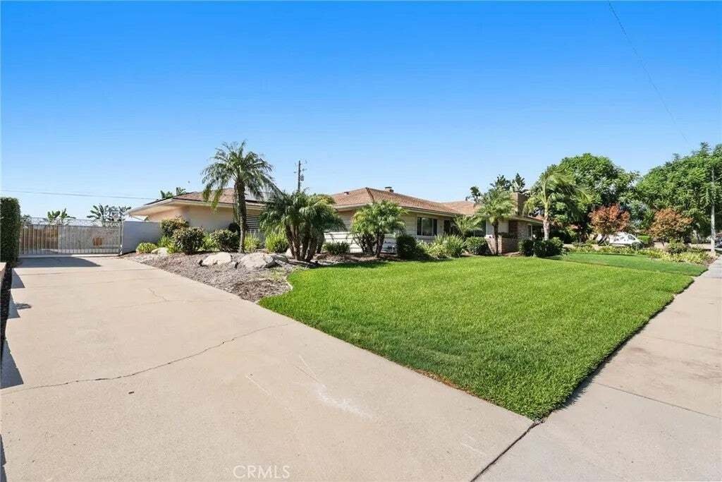 House in Pomona, California, United States 2 - 18890113
