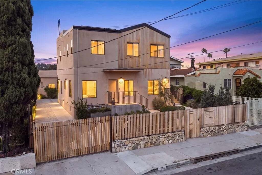 Los Angeles, California, United States 1 - 18890032