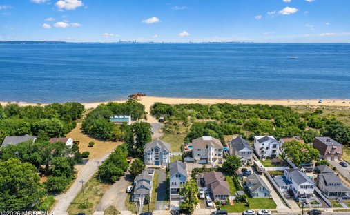 House in North Middletown, New Jersey, United States 1