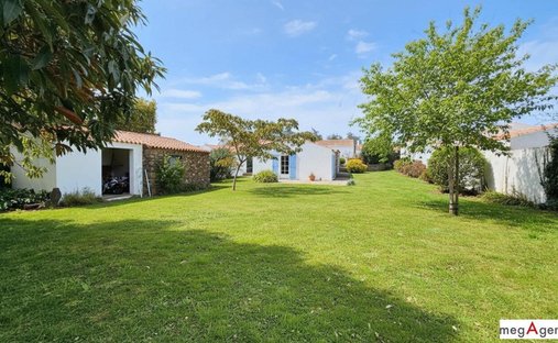 House in Sud Est, Ile d'Yeu, France 1