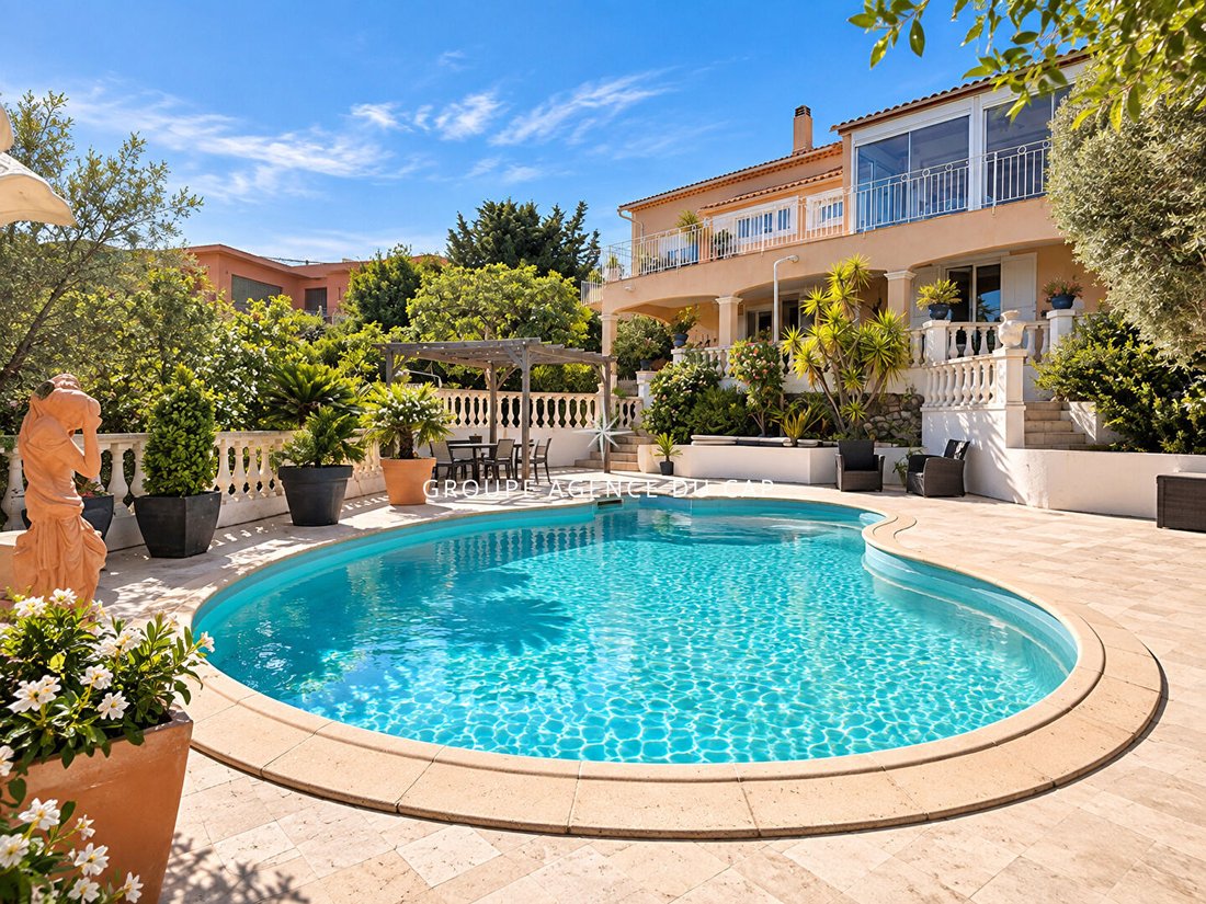 Villa in Frejus, Provence-Alpes-Côte d'Azur, France 1 - 15734392