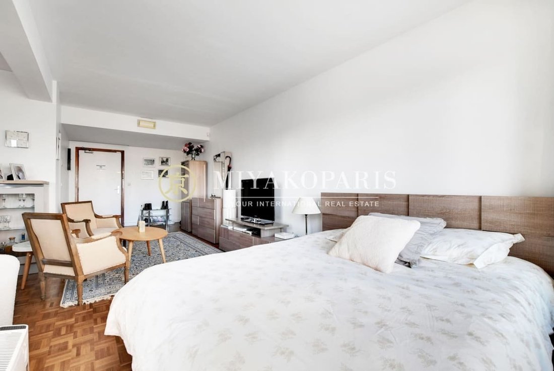 Apartment in Violet Commerce, Paris 15e Arrondissement, Paris 5 - 16856179