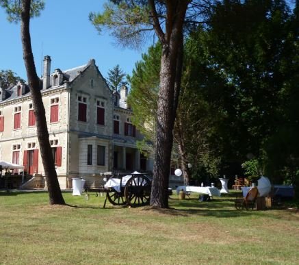 Castillo en Bazas, Nueva Aquitania, Francia 2 - 18881599