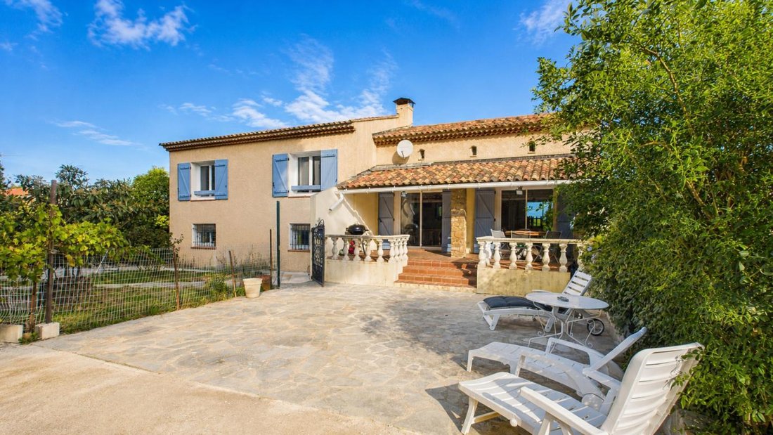 Villa in Centre Ville, Carqueiranne, France 1 - 18882663