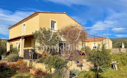 Villa in Villars, Provence-Alpes-Côte d'Azur, France 1