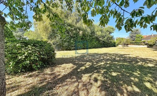 House in Le Village, Elancourt, France 1