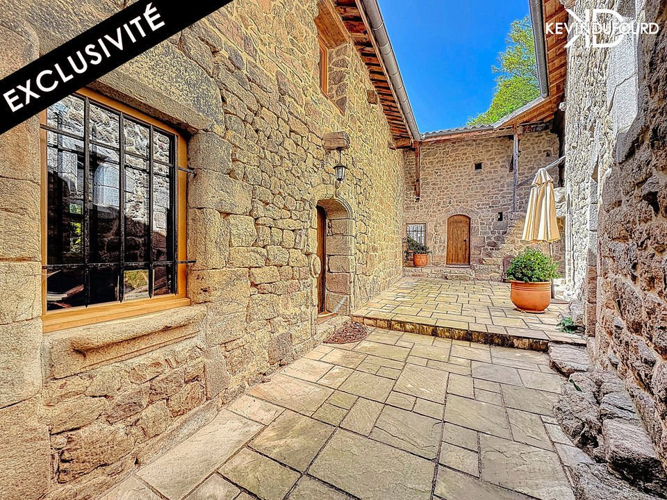 Haus in Thueyts, Auvergne-Rhone-Alpen, Frankreich 1 - 18883870
