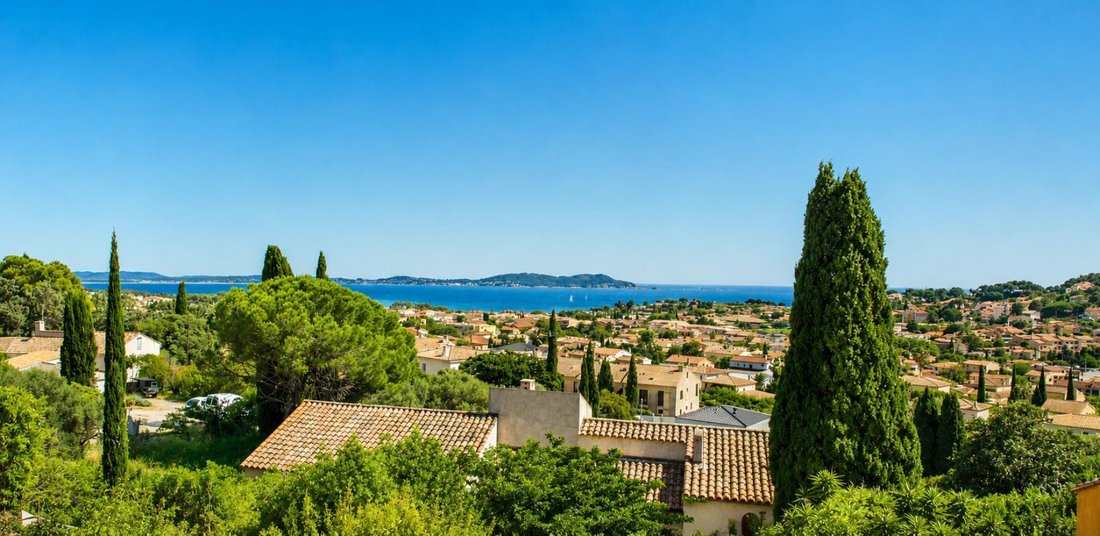Villa in Carqueiranne, Provence-Alpes-Côte d'Azur, France 1 - 18882546