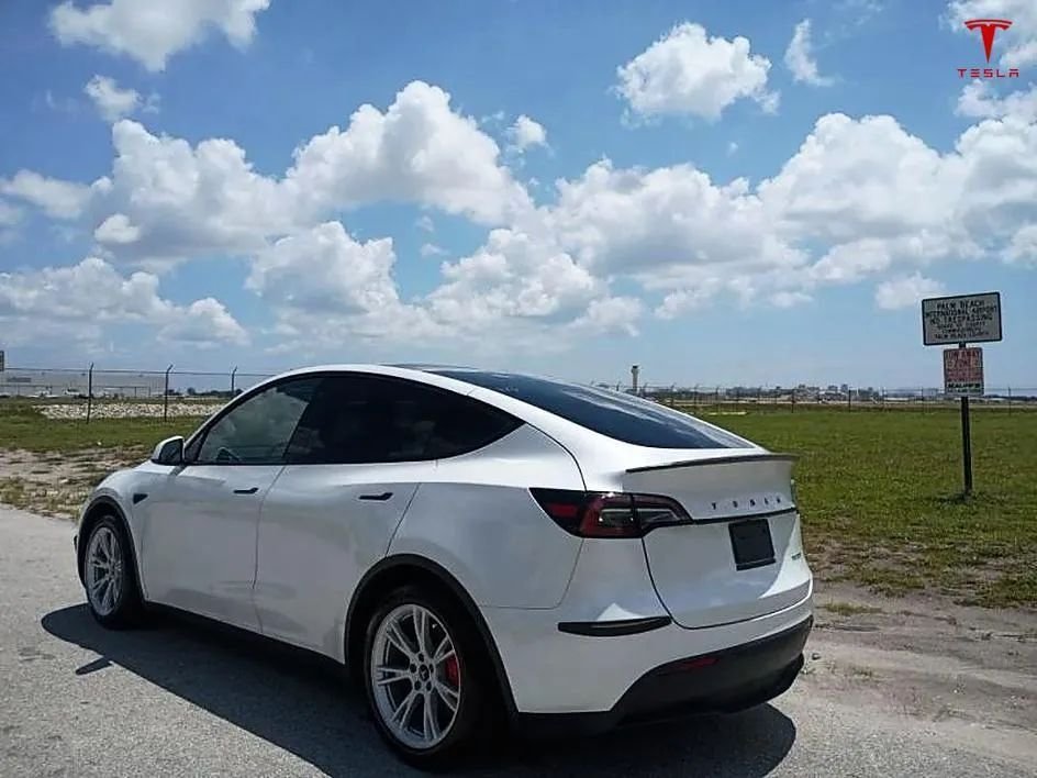 Suv in West Palm Beach, FL, United States 3 - 18195062