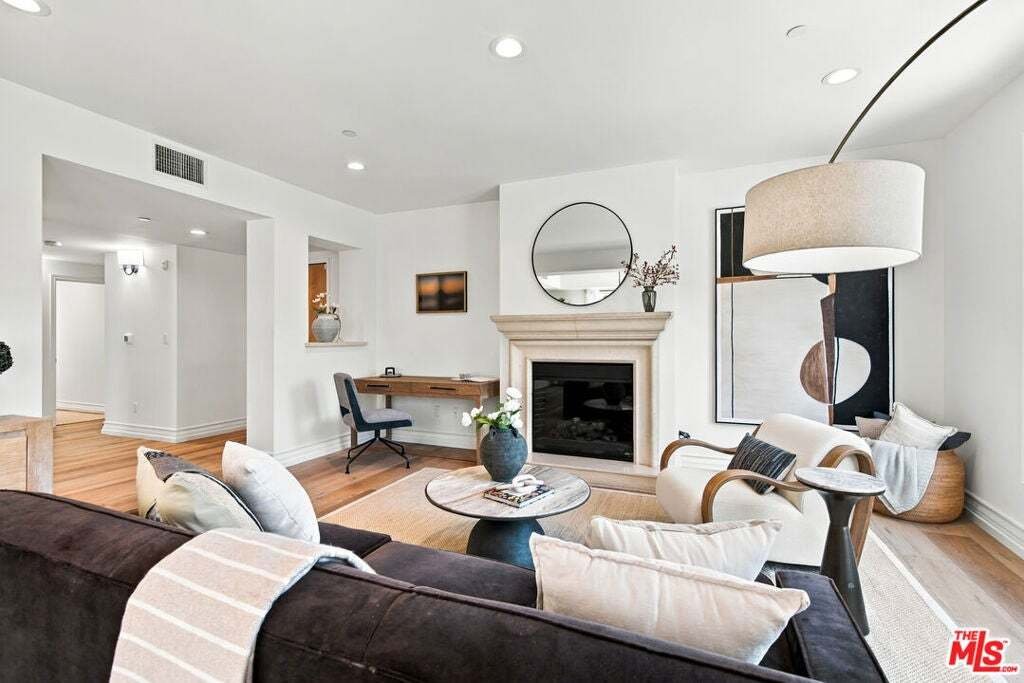 Condo in West Hollywood, California, United States 4 - 18889491