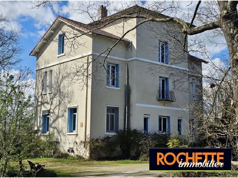 Casa a Montrond-les-Bains, Auvergne-Rodano-Alpi, Francia 1 - 18881486
