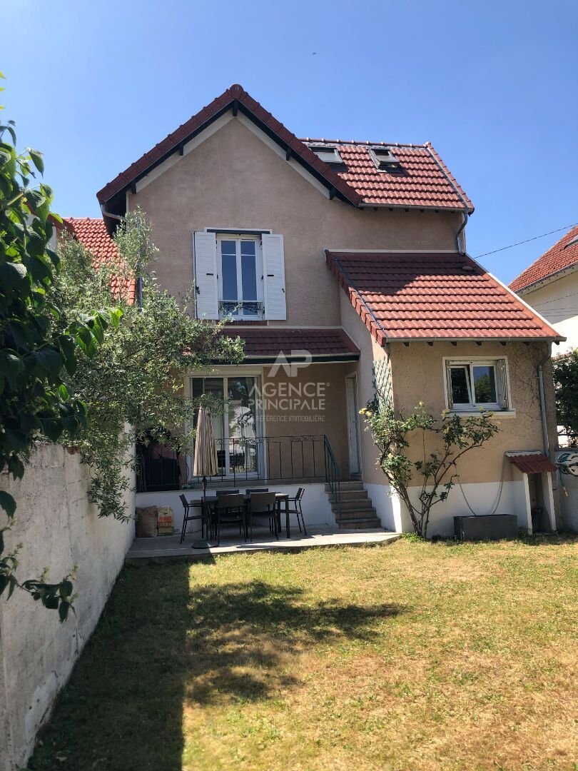House in Napoleon, Maisons-Laffitte, France 3 - 18891368