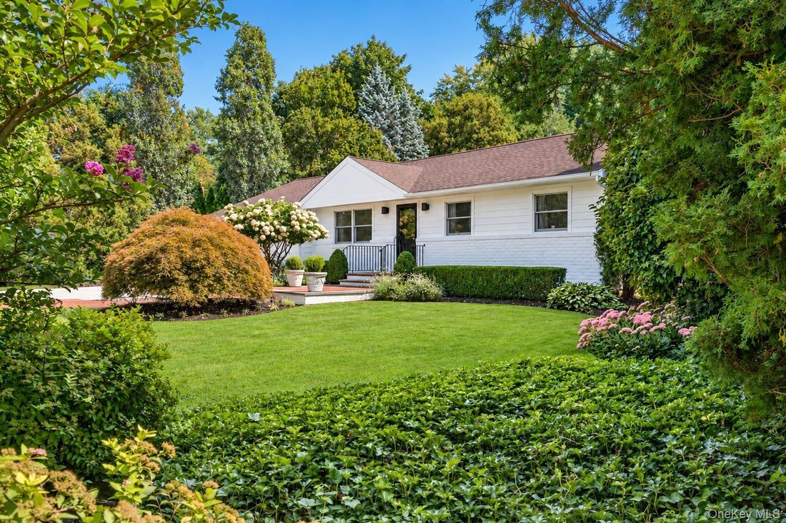 House in East Northport, New York, United States 2 - 18888940