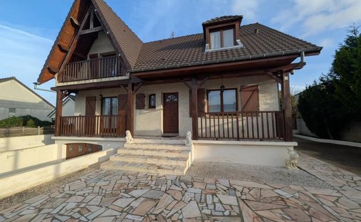 House in Les Clayes-sous-Bois, Ile-de-France, France 1