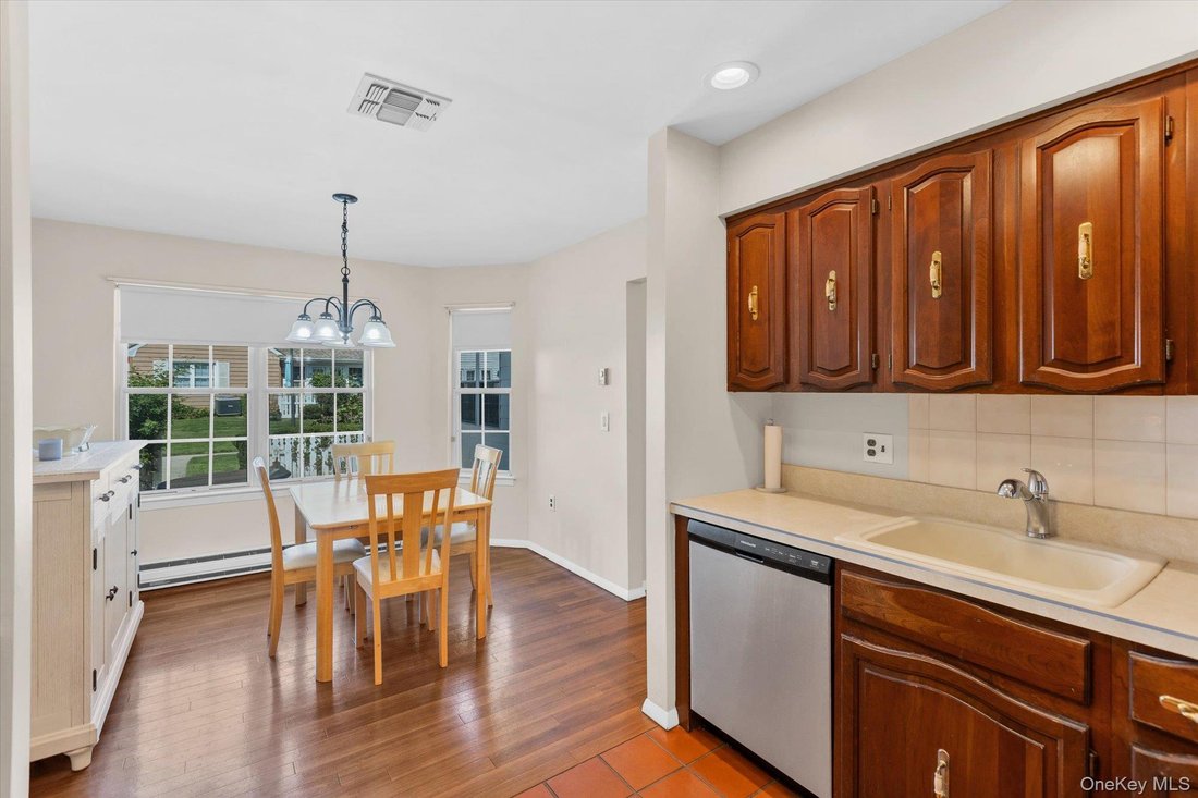 Condo in Yaphank, New York, United States 5 - 18891139