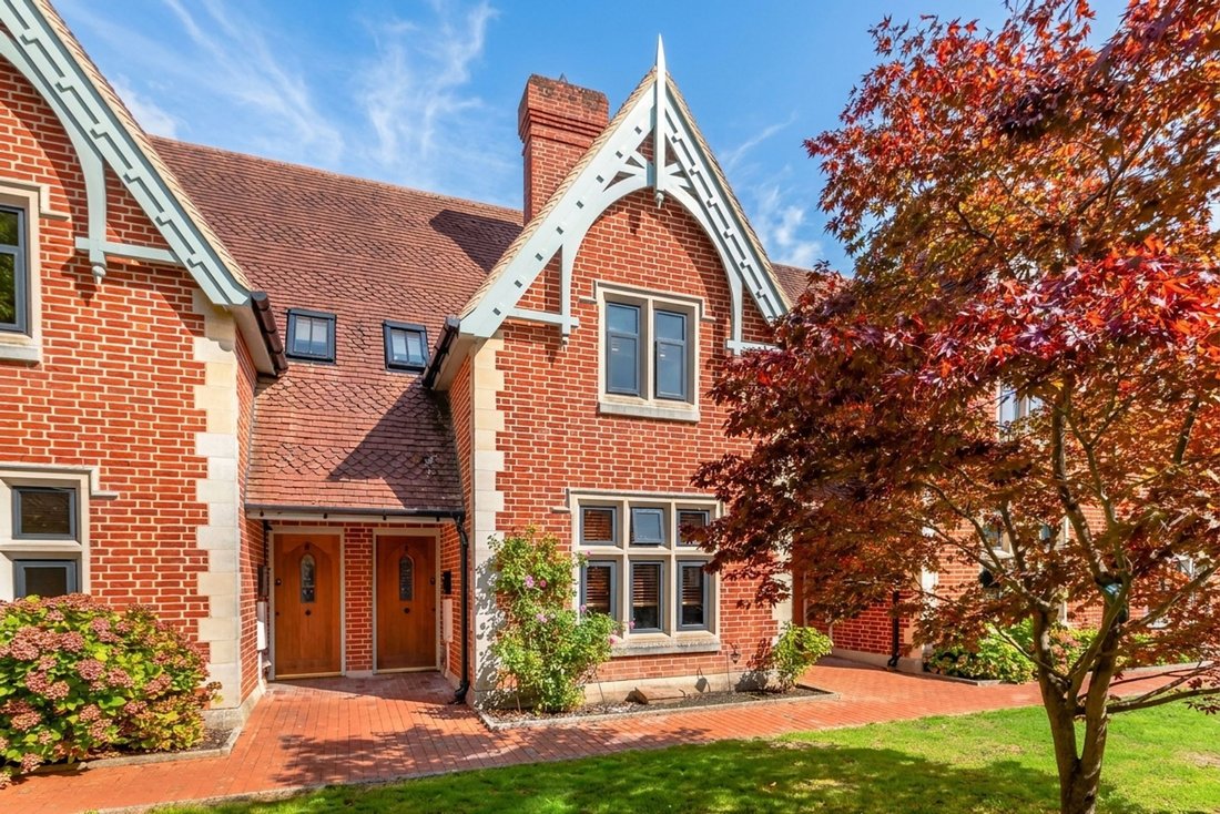 House in Maresfield Park, Uckfield, England 1 - 18880896