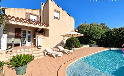 Maison à Centre Ville, Le Beausset, France 1