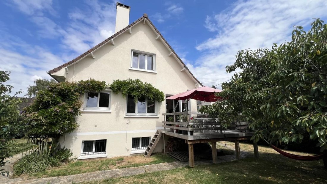 House in Les Clayes-sous-Bois, Ile-de-France, France 3 - 18883016