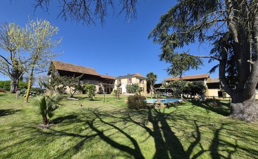 Casa di campagna a Sarraguzan, Occitania, Francia 1