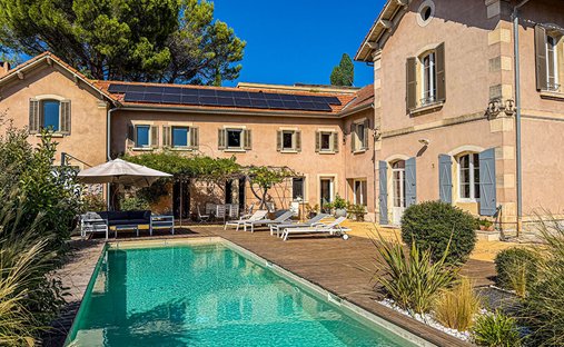 Villa in Bellecroix-Pont d'Avignon, Villeneuve-lès-Avignon, France 1