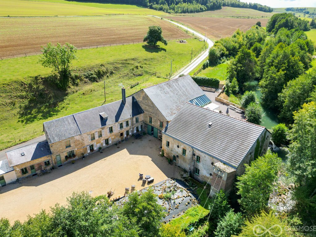 Haus in Couvin, Wallonische Region, Belgien 1 - 18883546