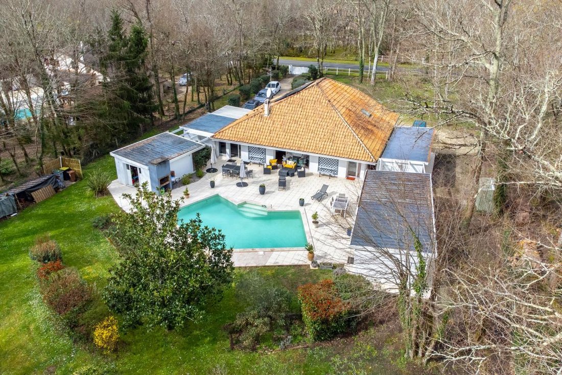 House in Saint-Sulpice-et-Cameyrac, Nouvelle-Aquitaine, France 1 - 18881433