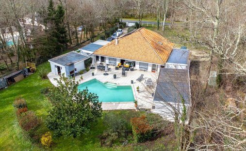 House in Saint-Sulpice-et-Cameyrac, Nouvelle-Aquitaine, France 1