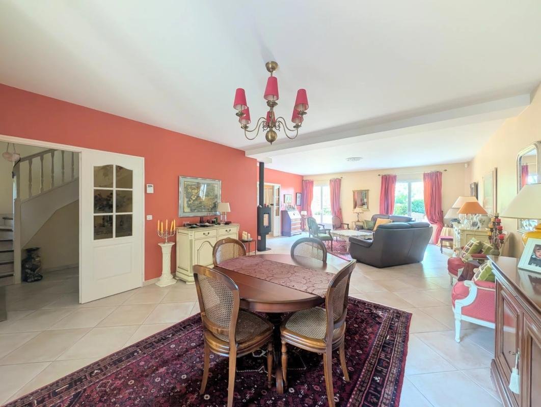 House in Les Clayes-sous-Bois, Ile-de-France, France 3 - 18883122