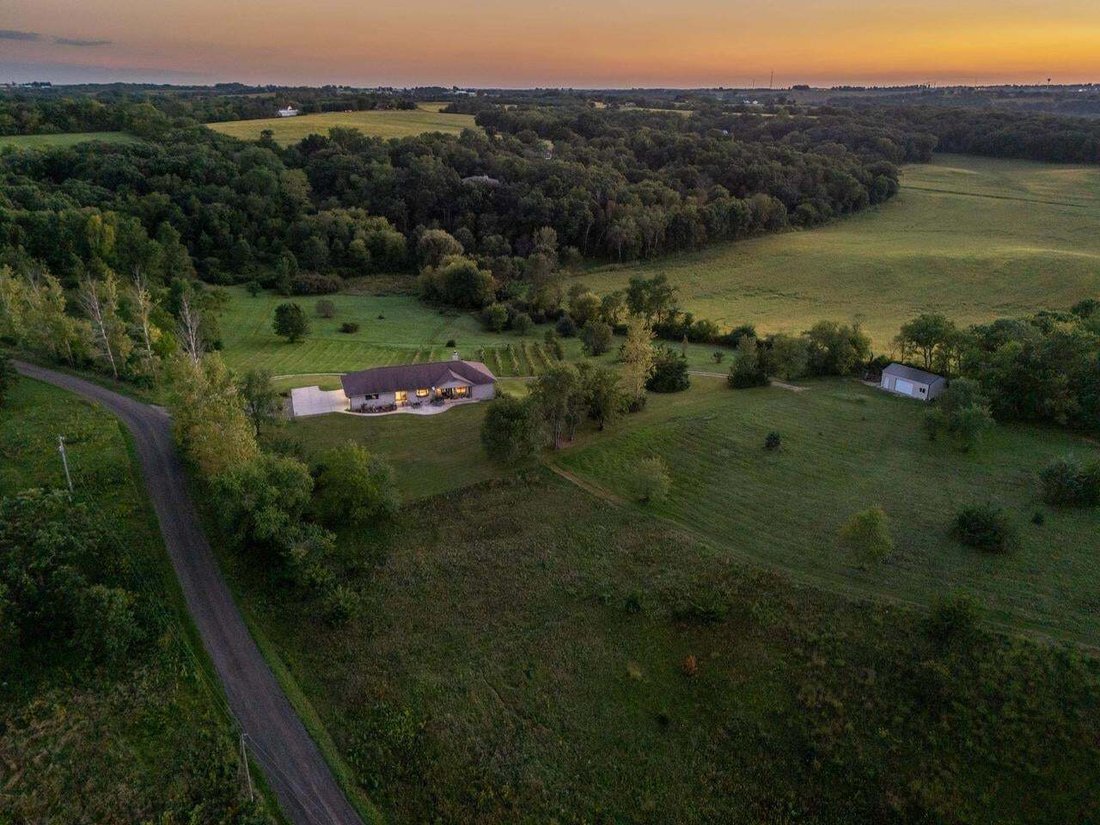 House in Mount Horeb, Wisconsin, United States 2 - 18878883