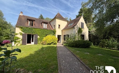 House in Gazeran, Ile-de-France, France 1
