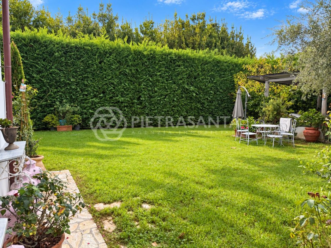 Villa in Pietrasanta, Tuscany, Italy 3 - 18889458