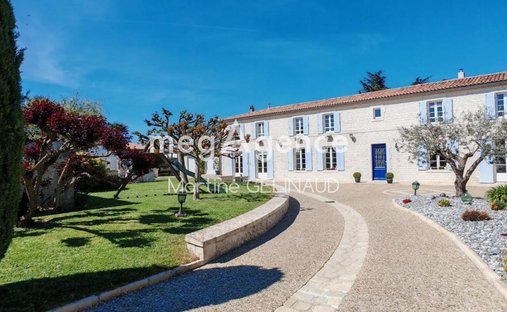 Haus in Centre, Saintes, Frankreich 1