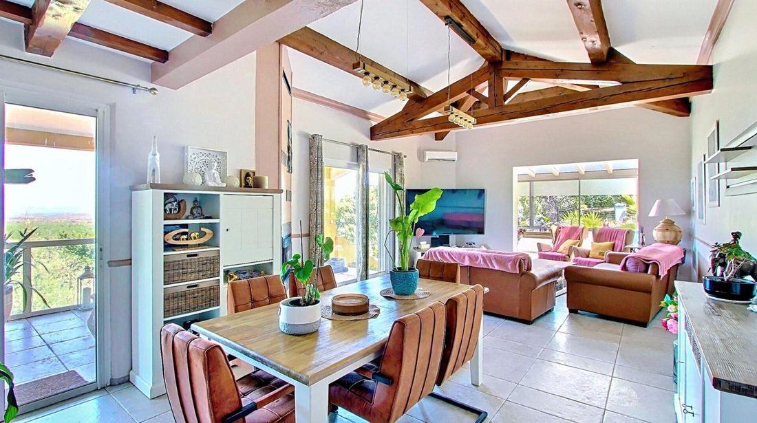 Villa in Les Mayons, Provence-Alpes-Côte d'Azur, France 3 - 18882576