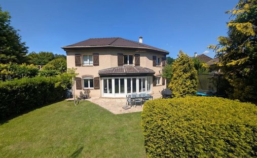 Maison à Les Clayes-sous-Bois, Île-de-France, France 1
